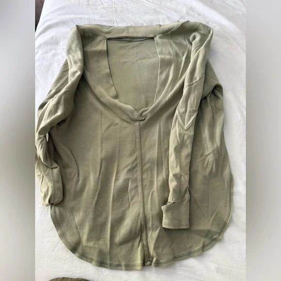 Casual Olive Long Sleeve Women's Top - Picture 3 of 4